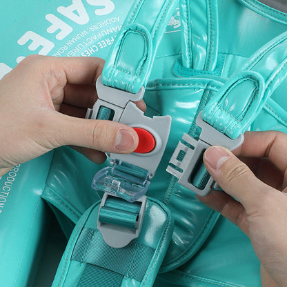 Close-up of the child-proof lock and unlock button on the Mambobaby™ 5-point safety harness system.
